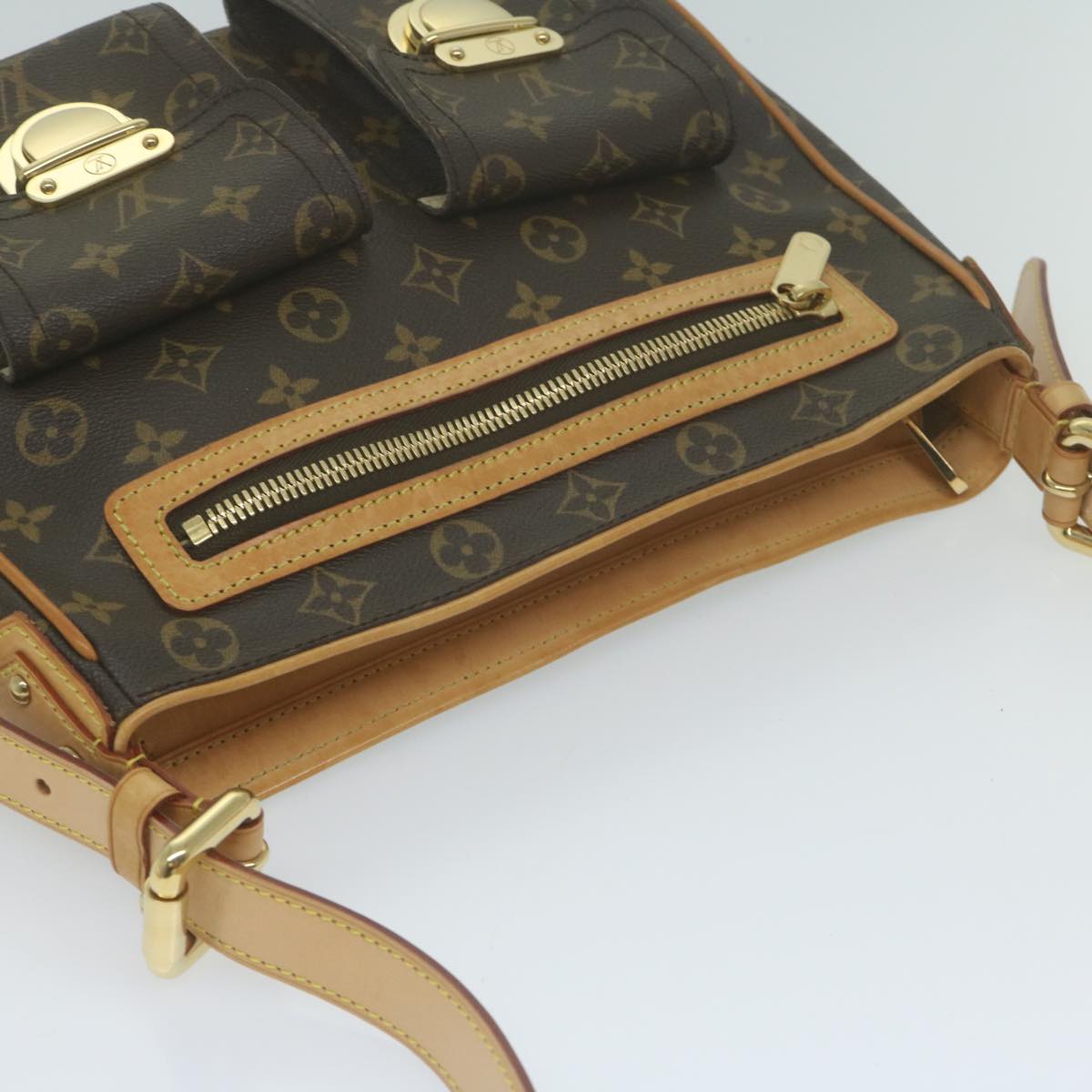 LOUIS VUITTON Monogram Hudson GM Shoulder Bag M40045 LV Auth 65244A