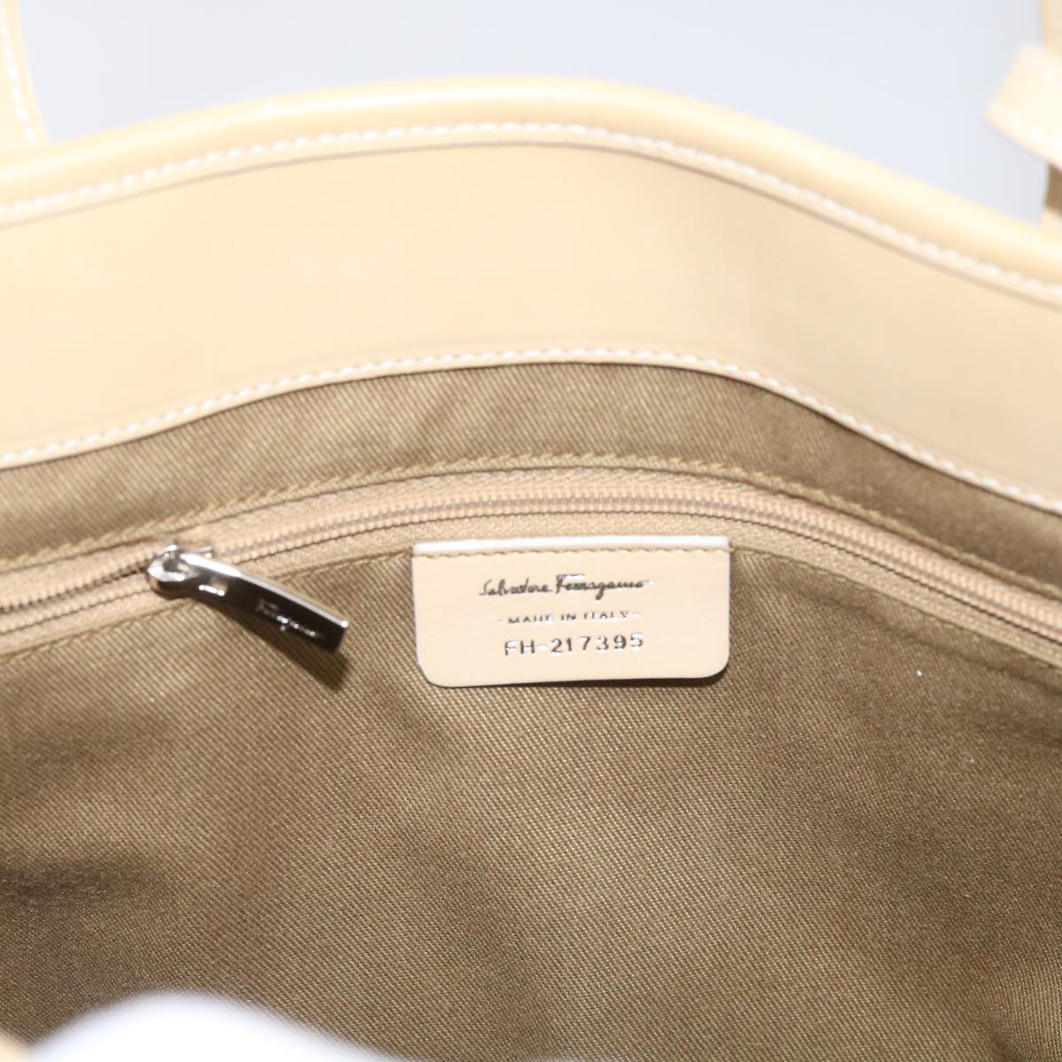 Salvatore Ferragamo Shoulder Bag Leather Gray Auth 65260