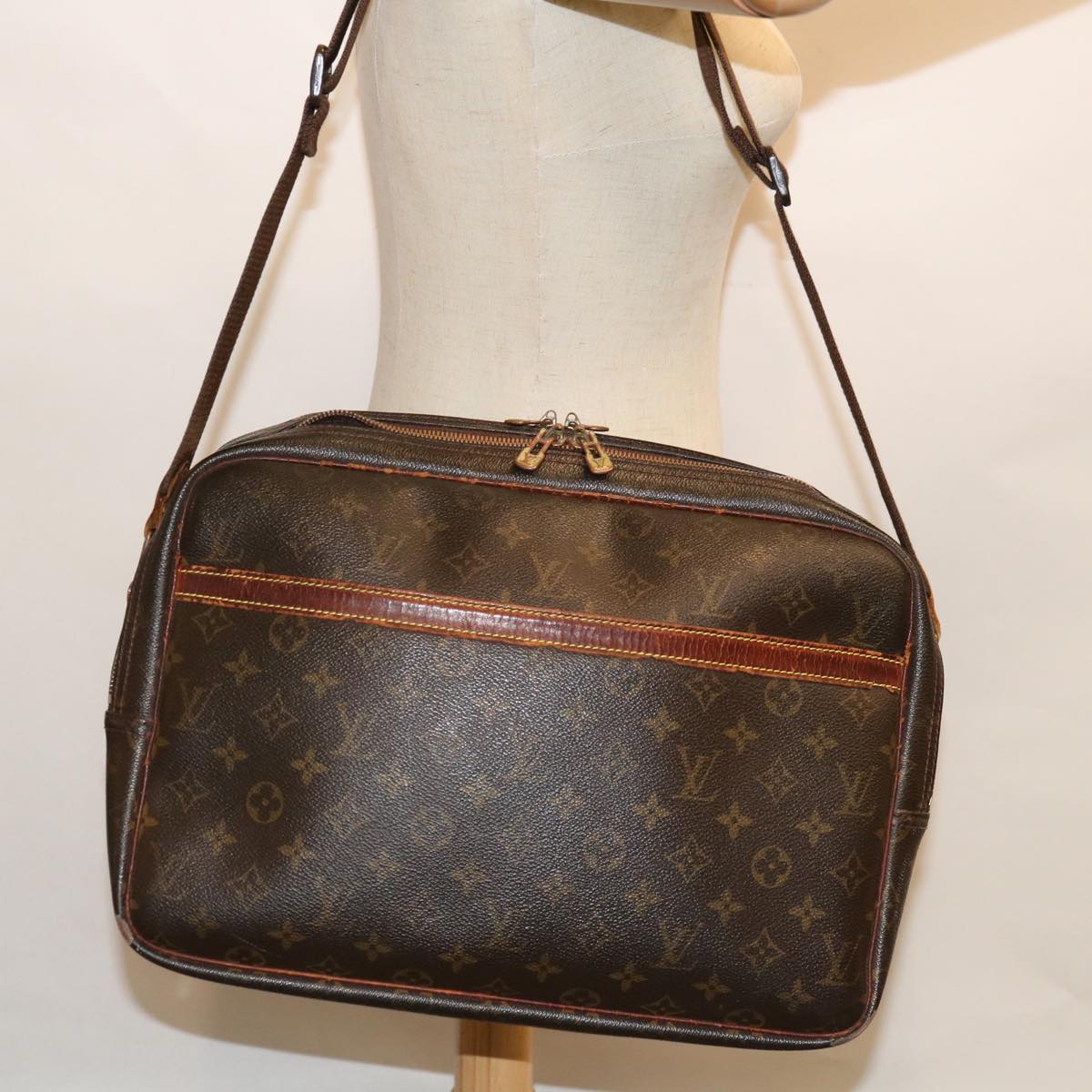 LOUIS VUITTON Monogram Reporter GM Shoulder Bag M45252 LV Auth 65367