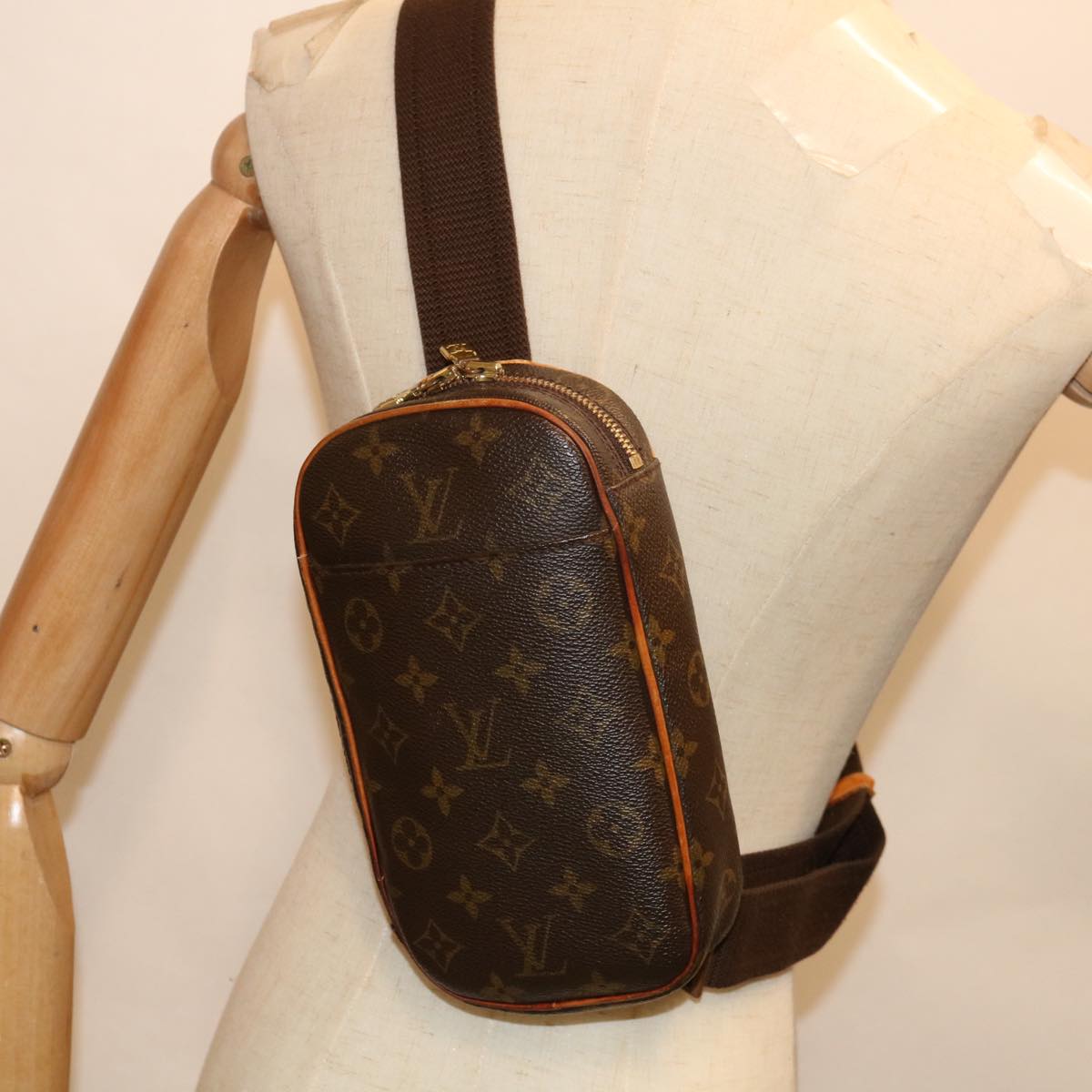 LOUIS VUITTON Monogram Pochette Gange Shoulder Bag M51870 LV Auth 65636