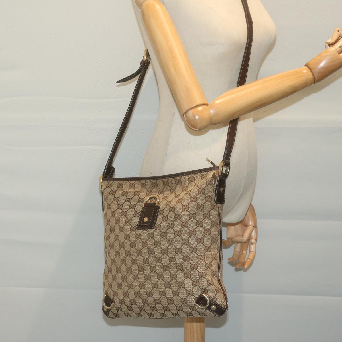 GUCCI GG Canvas Shoulder Bag Beige 131326 Auth 65712