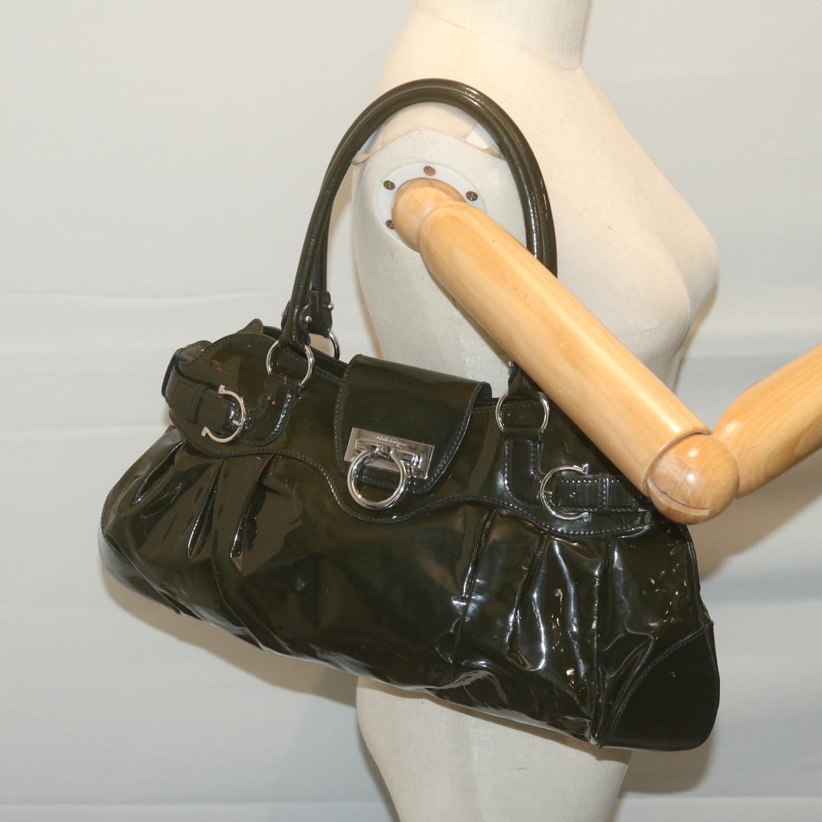 Salvatore Ferragamo Gancini Hand Bag Patent leather Brown Auth 65772