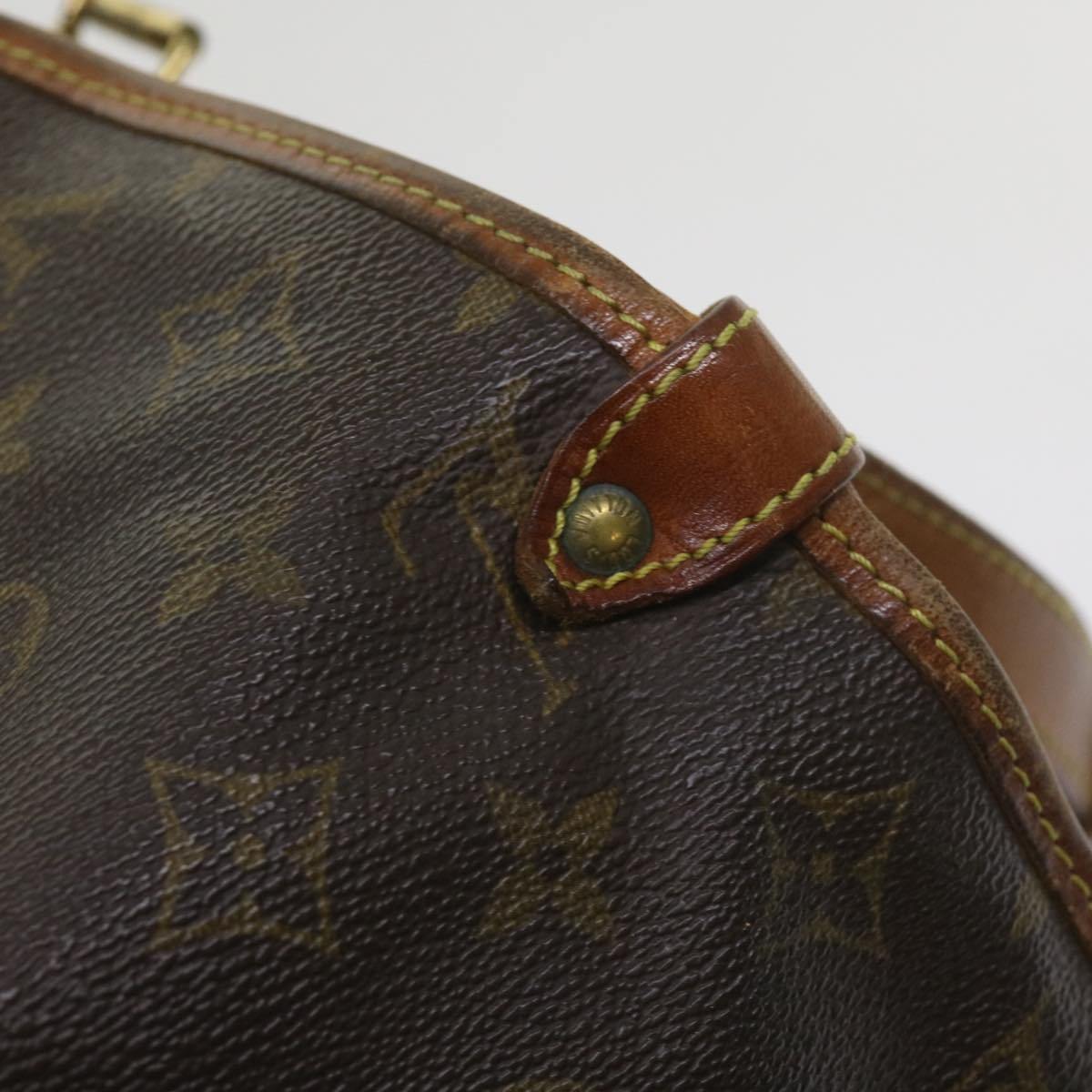 LOUIS VUITTON Monogram Saumur 30 Shoulder Bag M42256 LV Auth 65802