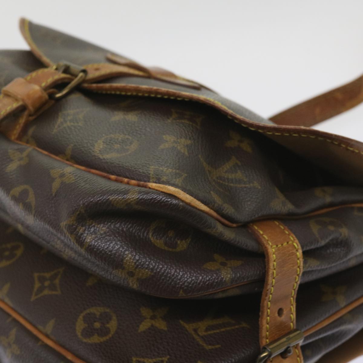 LOUIS VUITTON Monogram Saumur 30 Shoulder Bag M42256 LV Auth 65937