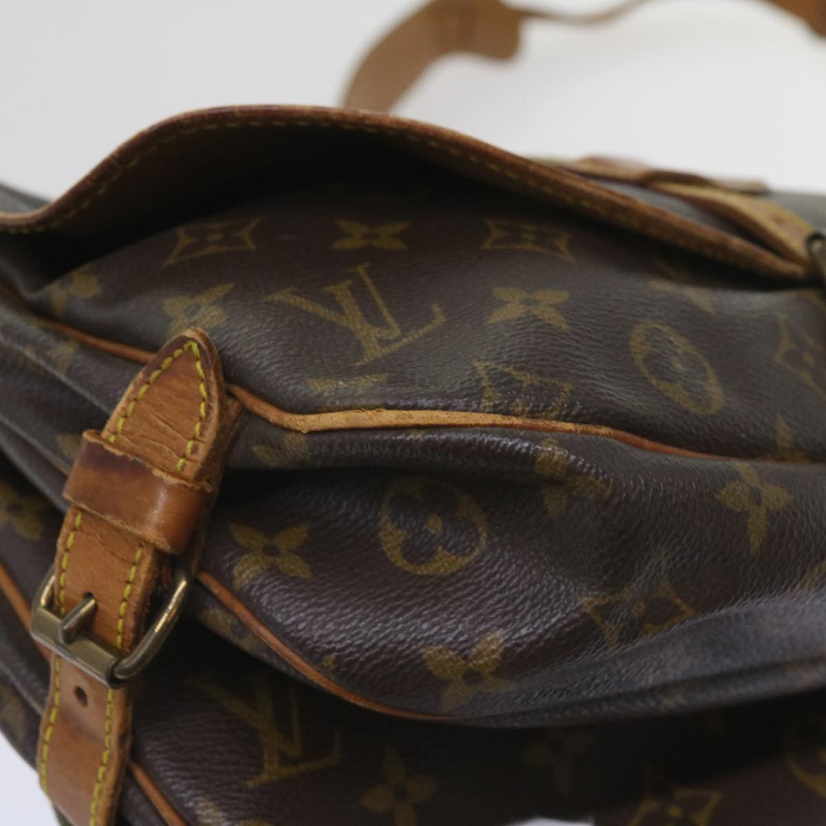 LOUIS VUITTON Monogram Saumur 30 Shoulder Bag M42256 LV Auth 65937