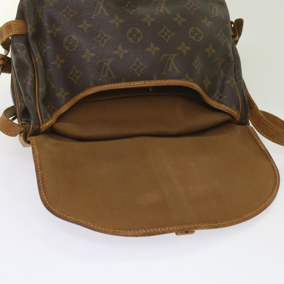 LOUIS VUITTON Monogram Saumur 30 Shoulder Bag M42256 LV Auth 65937