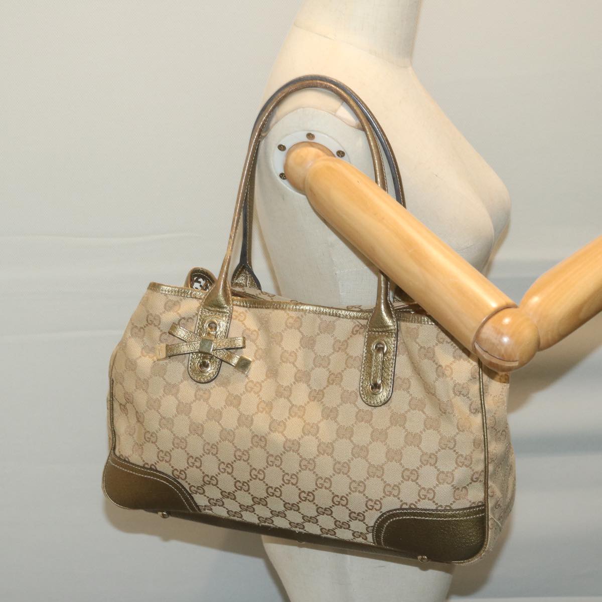 GUCCI GG Canvas Shoulder Bag Gold Tone Beige 163805 Auth 65944