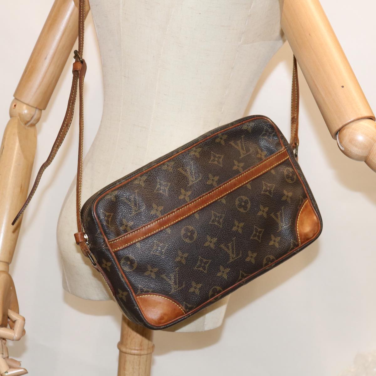 LOUIS VUITTON Monogram Trocadero 27 Shoulder Bag M51274 LV Auth 66047