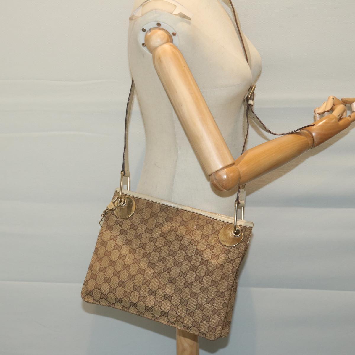 GUCCI GG Canvas Shoulder Bag Beige 120841 Auth 66059