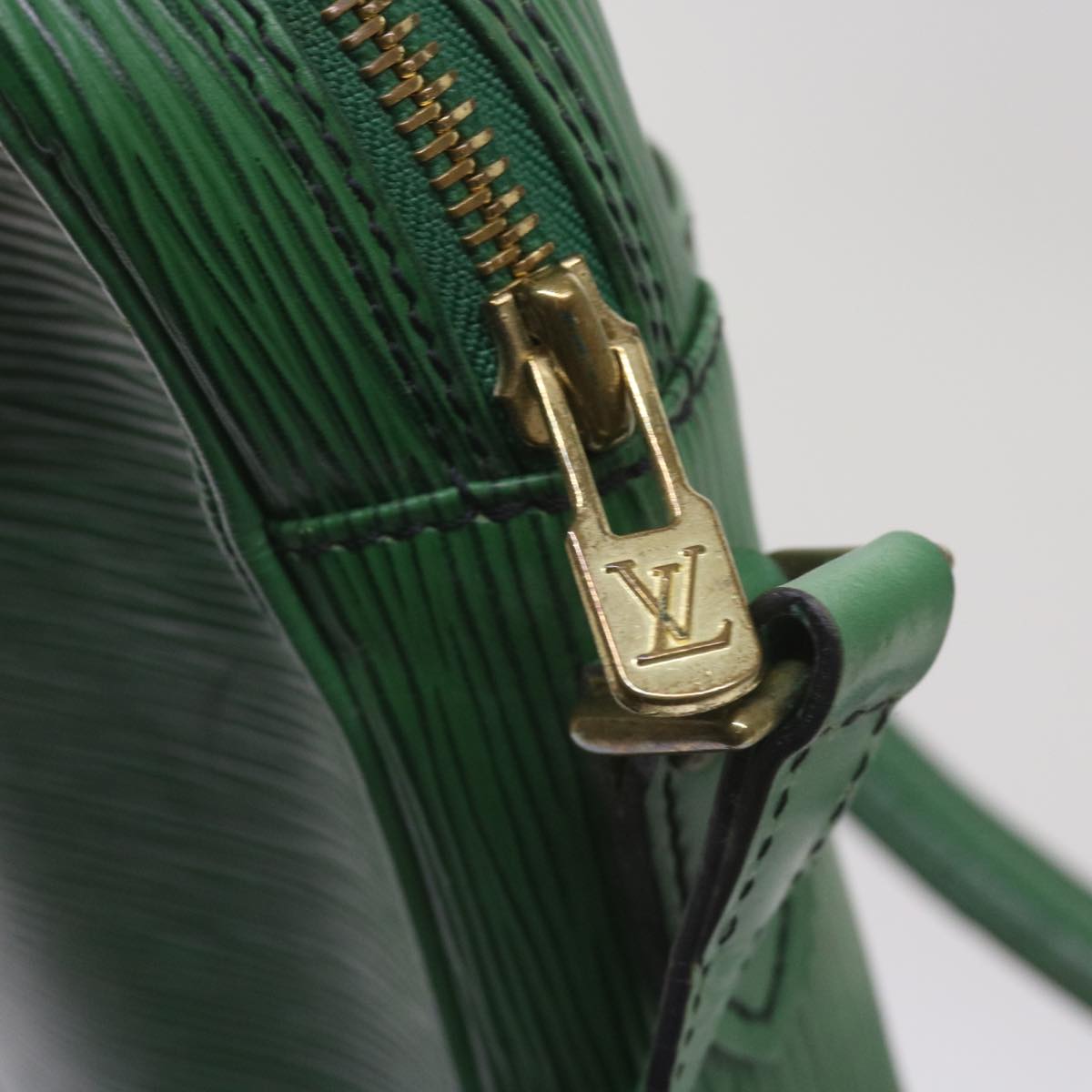 LOUIS VUITTON Epi Danube Shoulder Bag Green M45634 LV Auth 66163