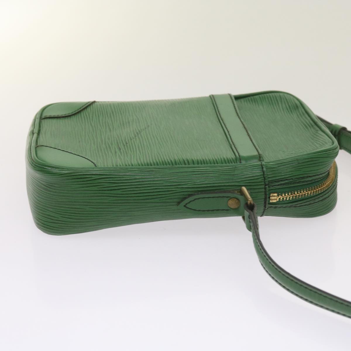 LOUIS VUITTON Epi Danube Shoulder Bag Green M45634 LV Auth 66163