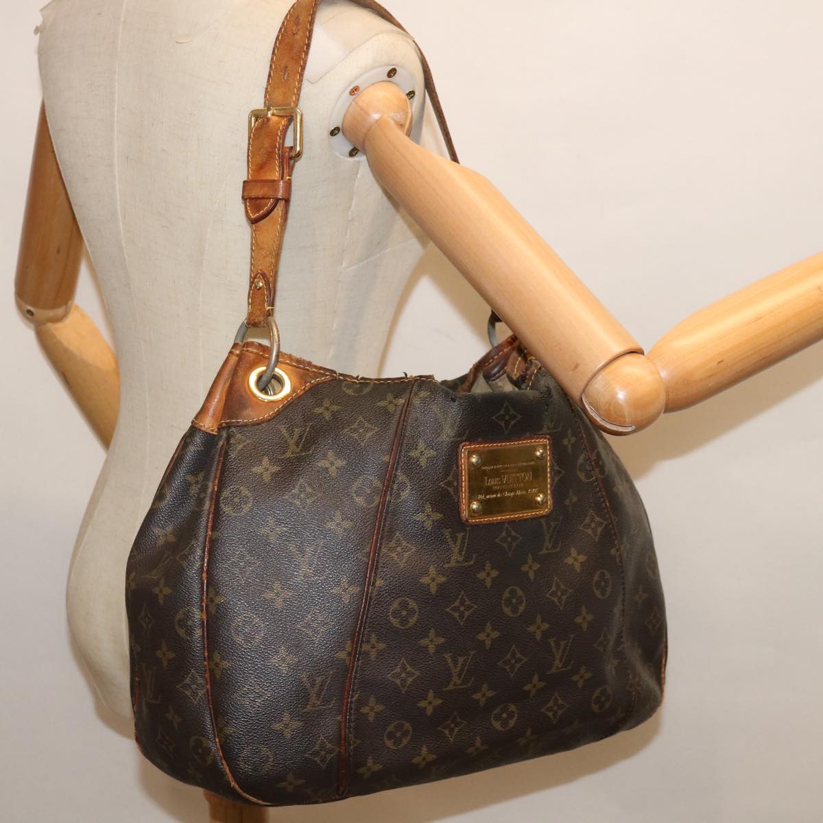 LOUIS VUITTON Monogram Galliera PM Shoulder Bag M56382 LV Auth 66205