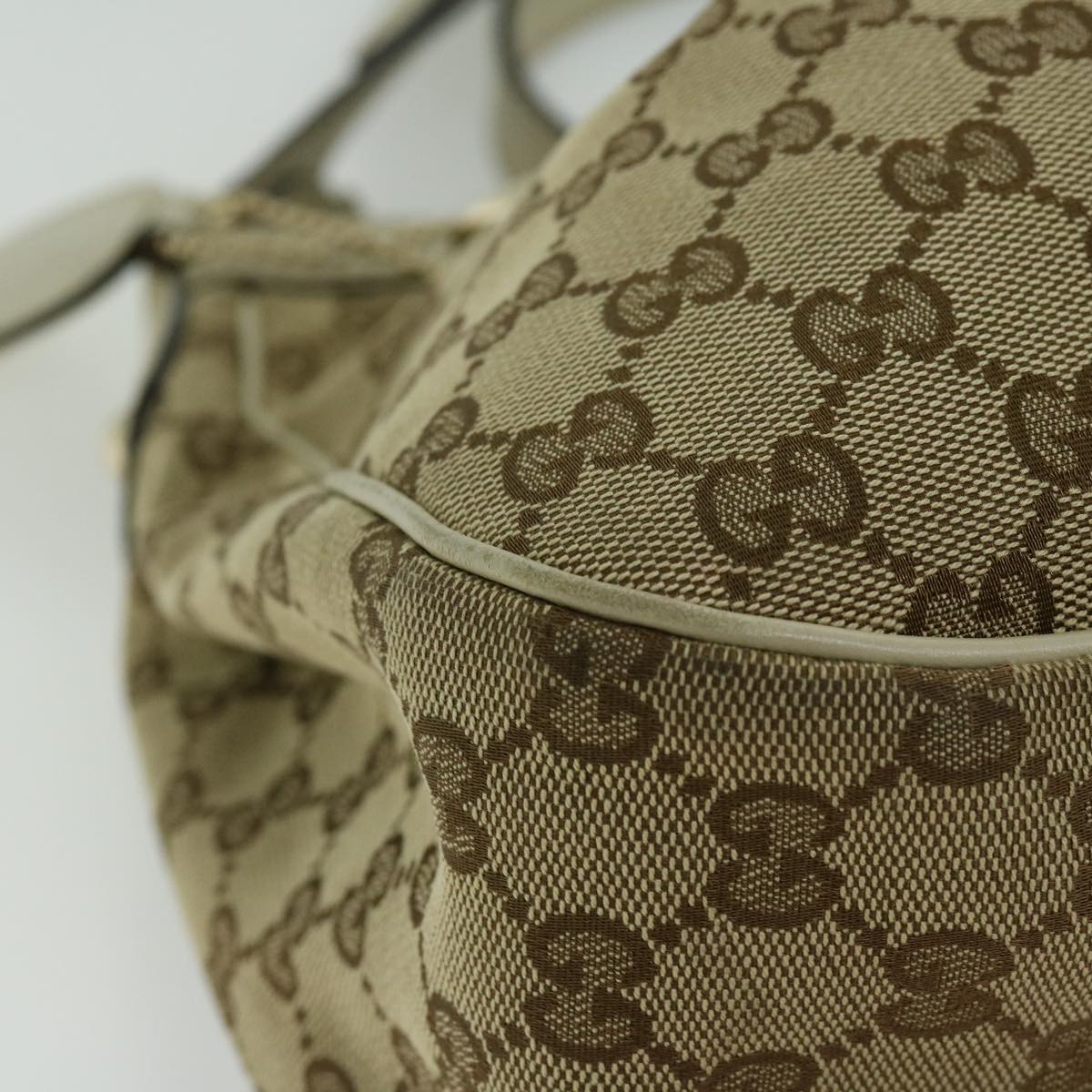 GUCCI GG Canvas Shoulder Bag Beige Auth 66221