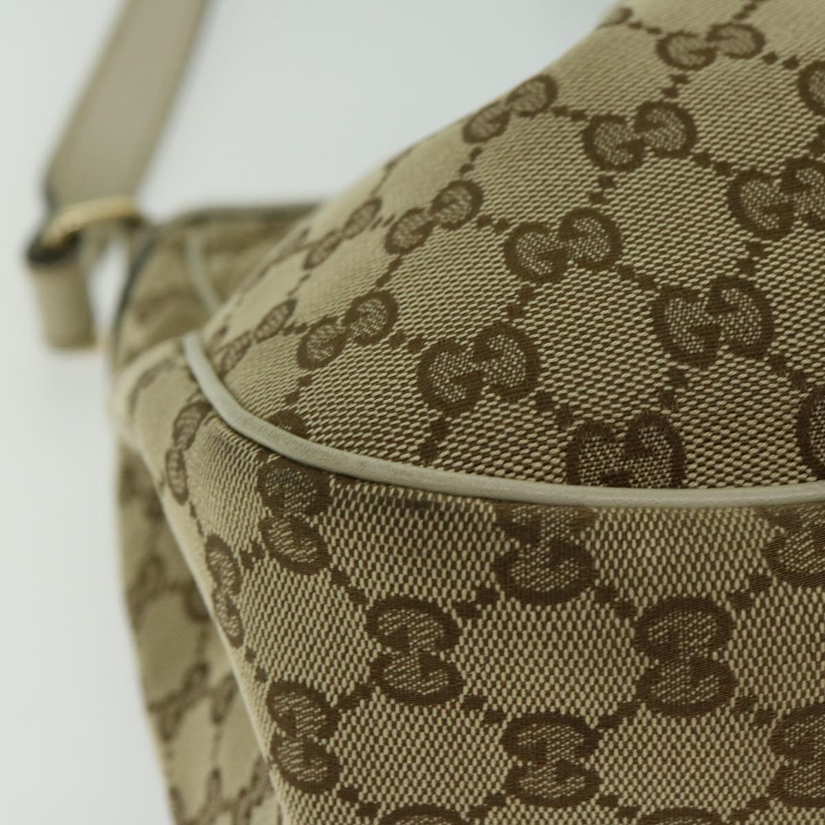 GUCCI GG Canvas Shoulder Bag Beige Auth 66221