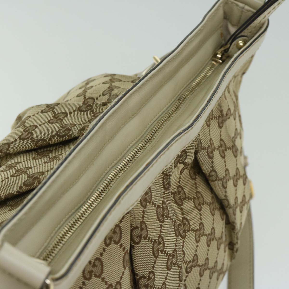 GUCCI GG Canvas Shoulder Bag Beige Auth 66221