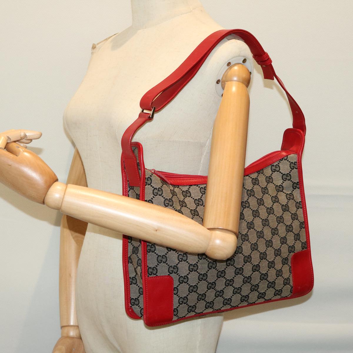 GUCCI GG Canvas Shoulder Bag Beige Red Auth 66281