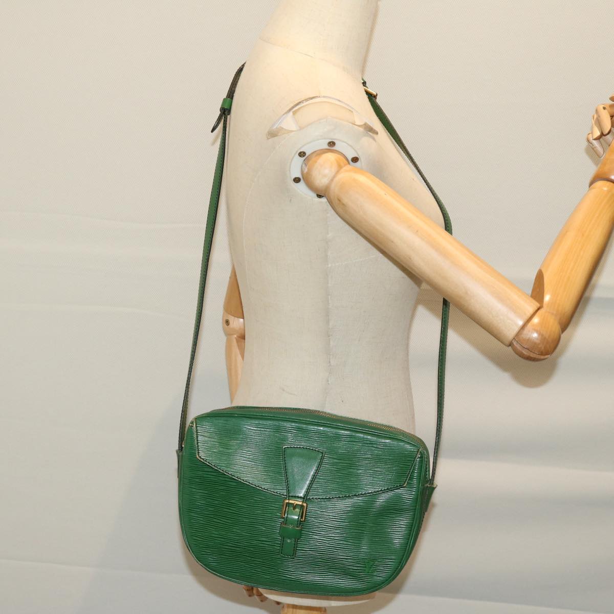 LOUIS VUITTON Epi Jeune Fille MM Shoulder Bag Green M52154 LV Auth 66524