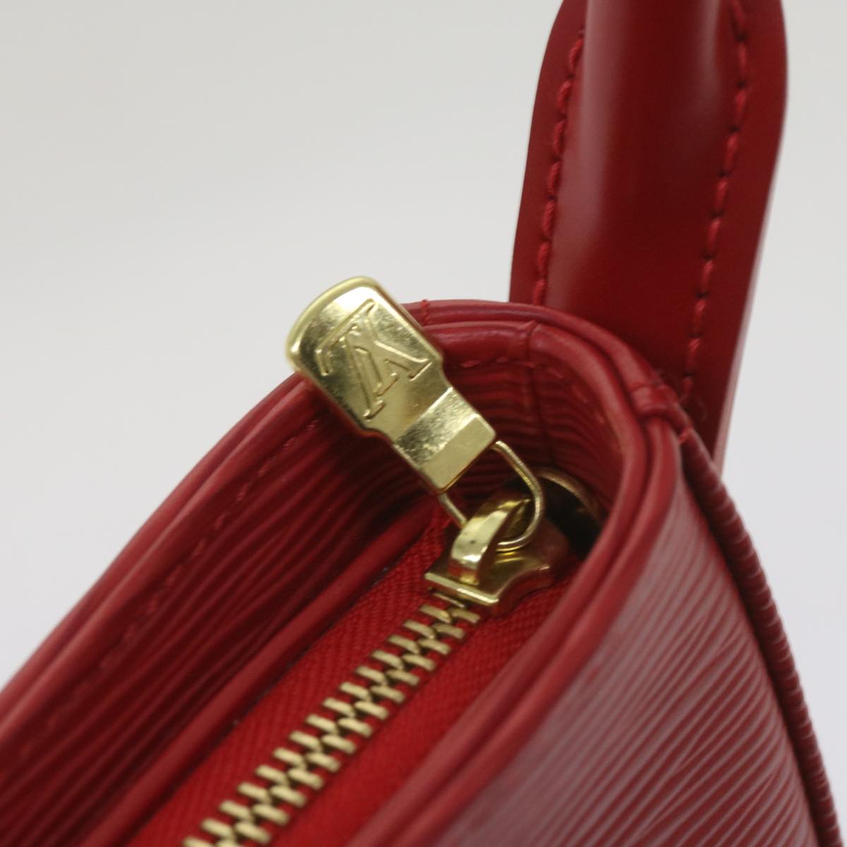 LOUIS VUITTON Epi Looping MM Shoulder Bag SPO Red LV Auth 66534SA