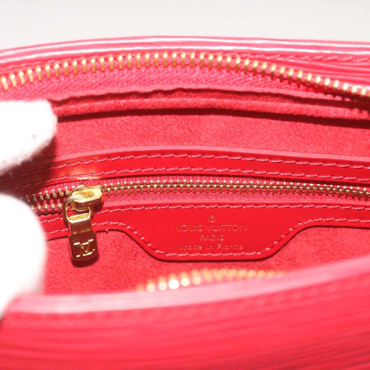 LOUIS VUITTON Epi Looping MM Shoulder Bag SPO Red LV Auth 66534SA