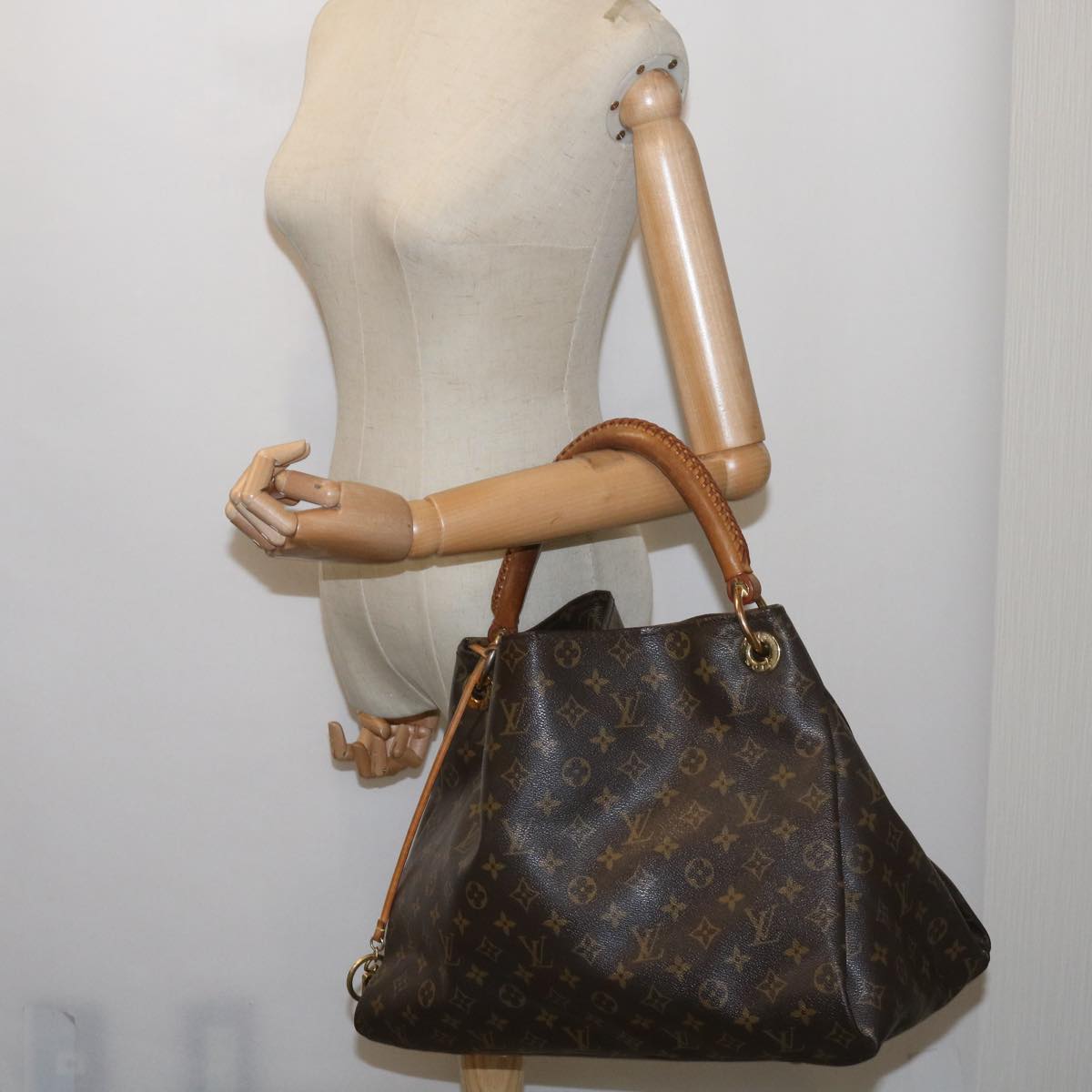 LOUIS VUITTON Monogram Artsy MM Shoulder Bag M40249 LV Auth 66684