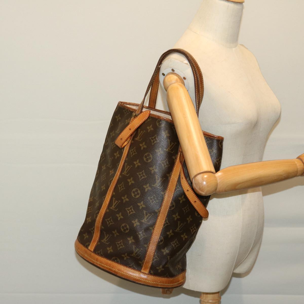 LOUIS VUITTON Monogram Bucket GM Shoulder Bag M42236 LV Auth 67257