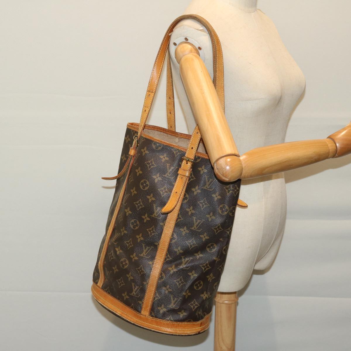 LOUIS VUITTON Monogram Bucket GM Shoulder Bag M42236 LV Auth 67259