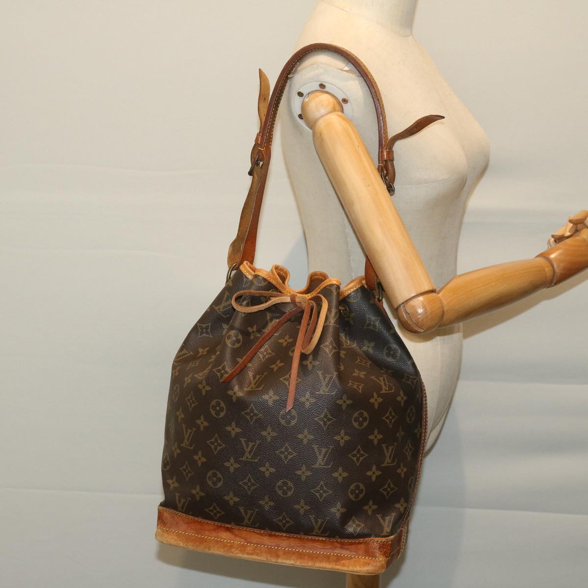 LOUIS VUITTON Monogram Noe Shoulder Bag M42224 LV Auth 67260