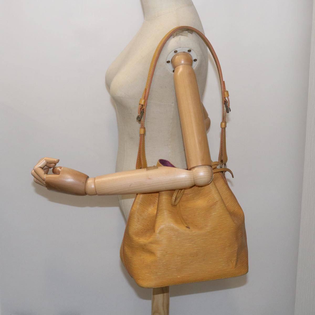 LOUIS VUITTON Epi Petit Noe Shoulder Bag Tassili Yellow M44109 LV Auth 67406