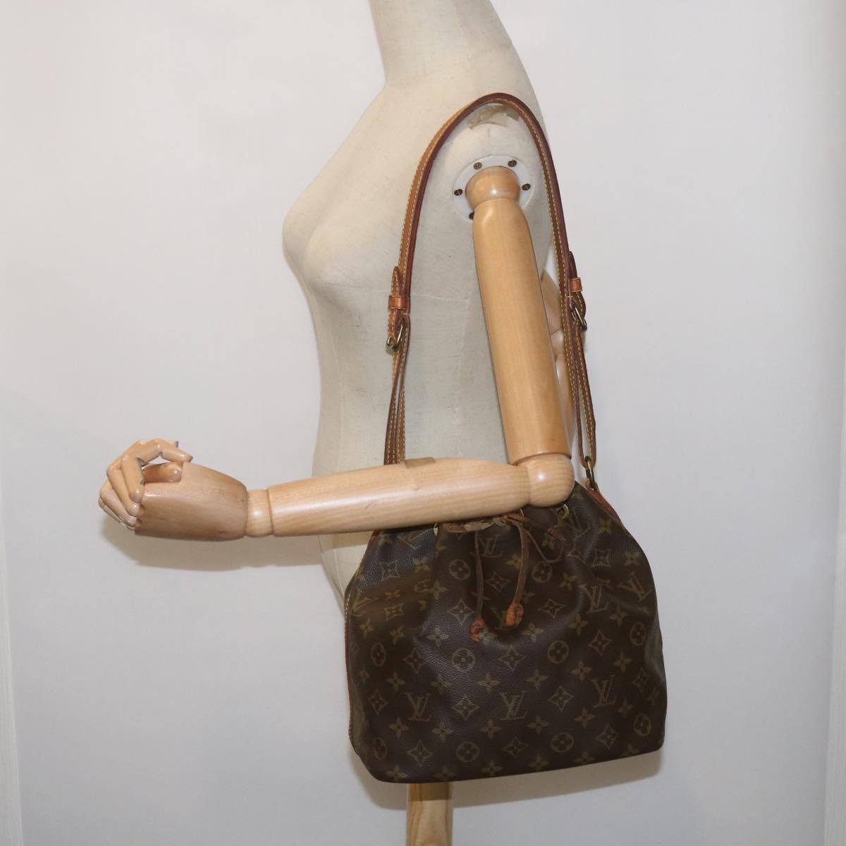 LOUIS VUITTON Monogram Petit Noe Shoulder Bag M42226 LV Auth 67407