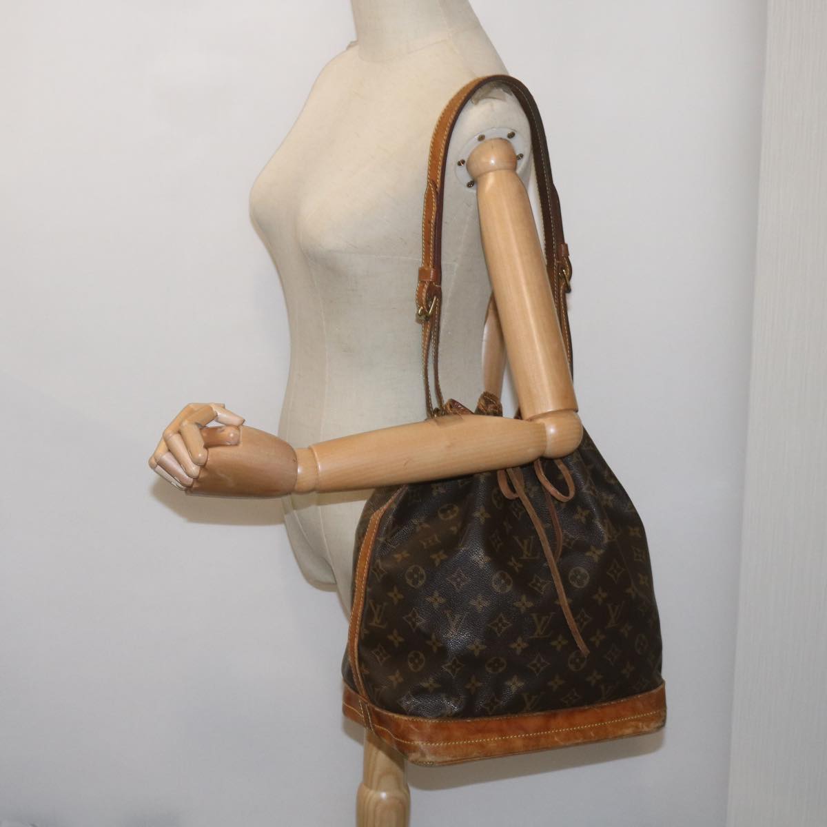 LOUIS VUITTON Monogram Noe Shoulder Bag M42224 LV Auth 67408