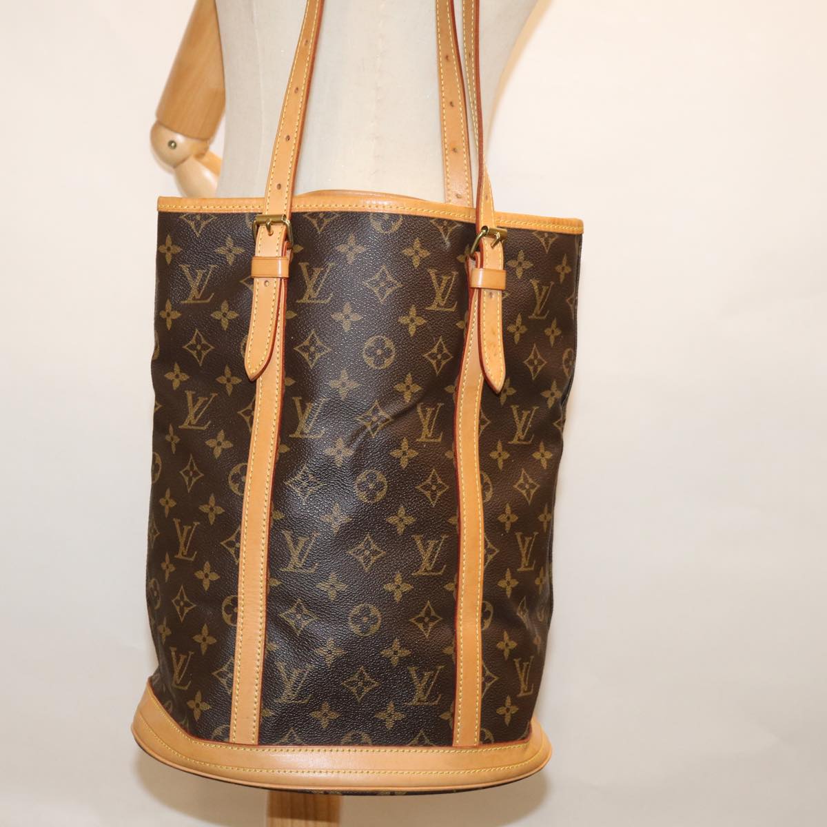 LOUIS VUITTON Monogram Bucket GM Shoulder Bag M42236 LV Auth 67436