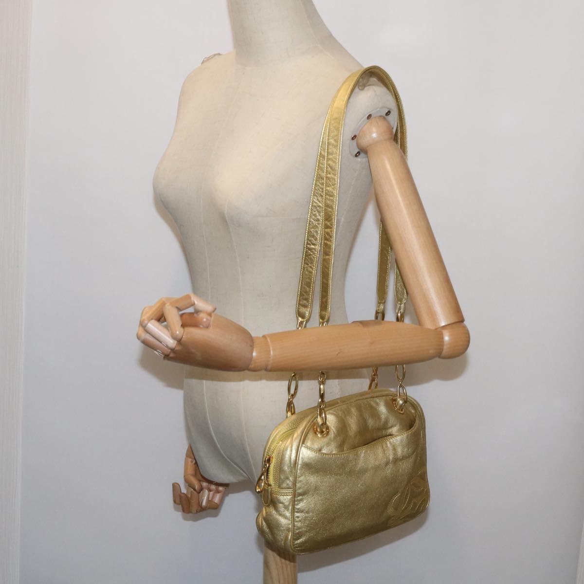 LOEWE Chain Shoulder Bag Leather Gold Tone Auth 67443