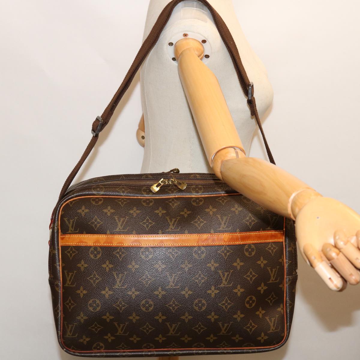 LOUIS VUITTON Monogram Reporter GM Shoulder Bag M45252 LV Auth 67462