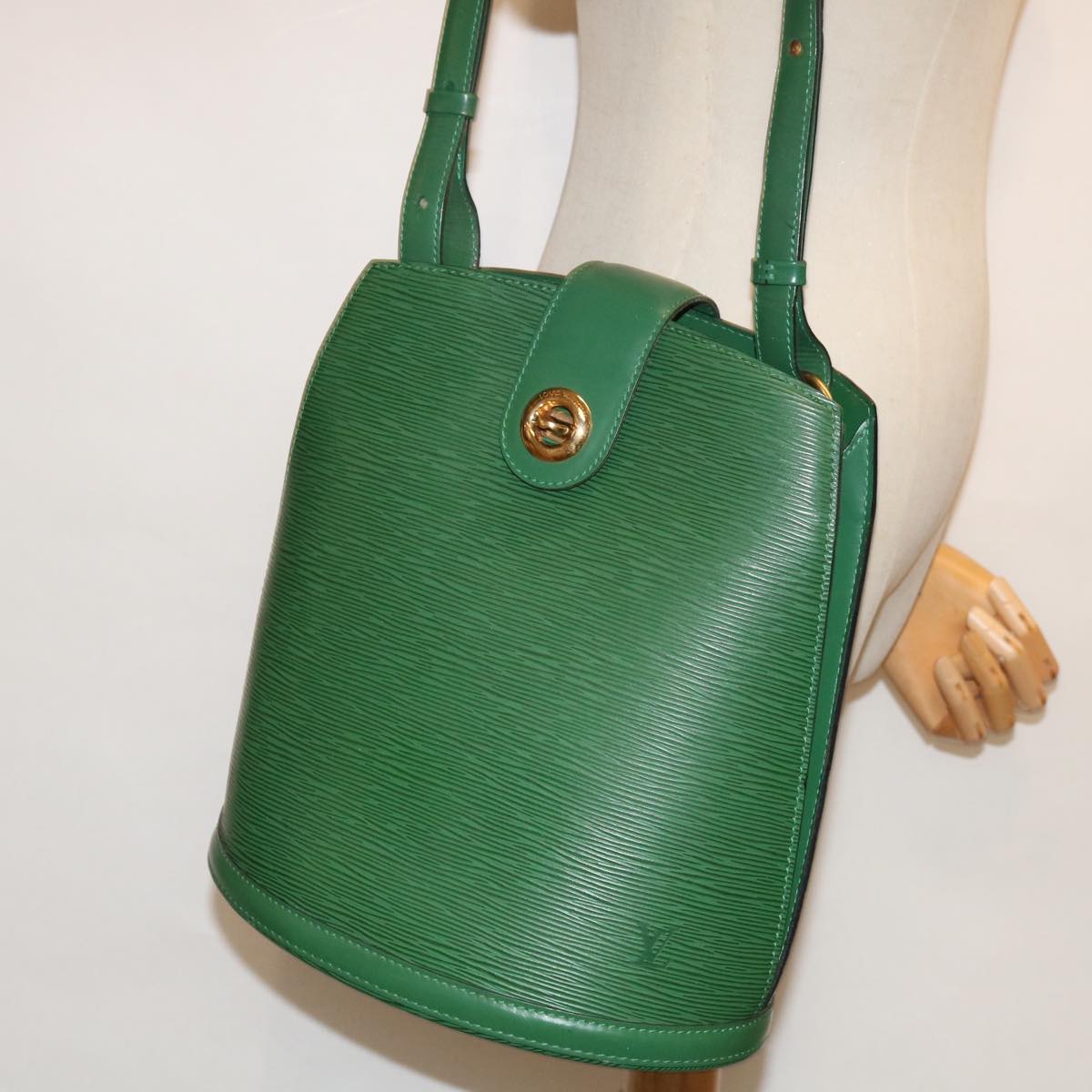 LOUIS VUITTON Epi Cluny Shoulder Bag Green M52254 LV Auth 67463