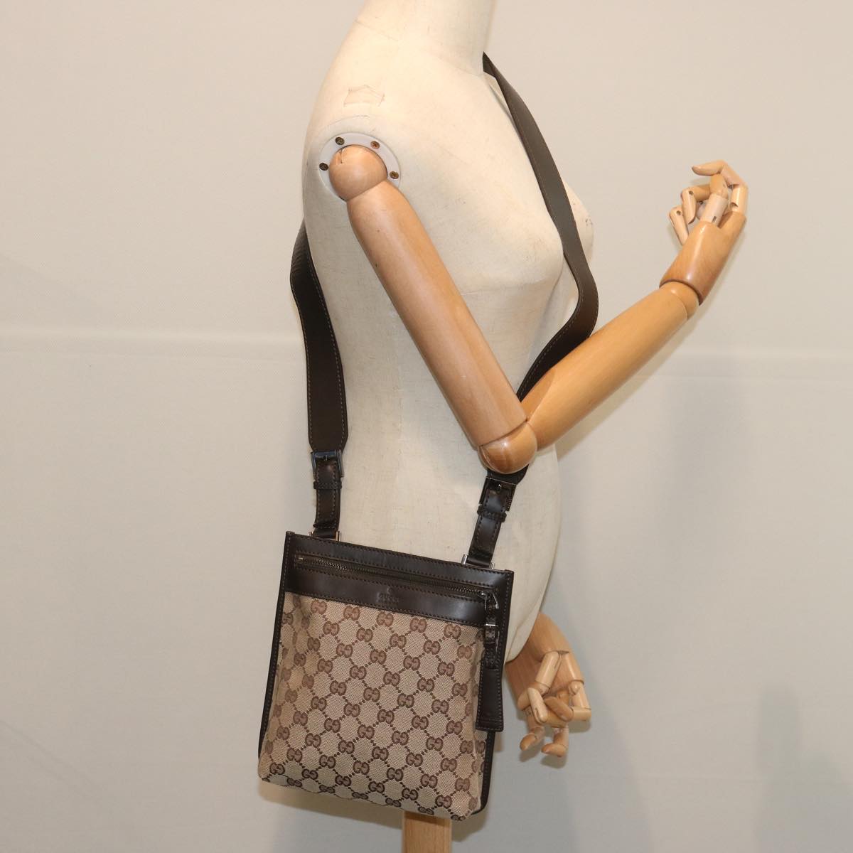 GUCCI GG Canvas Shoulder Bag Beige 92562 Auth 67579