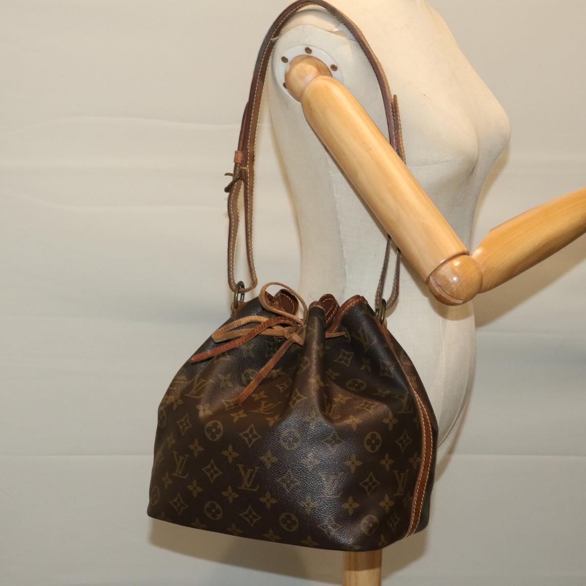 LOUIS VUITTON Monogram Petit Noe Shoulder Bag M42226 LV Auth 67583