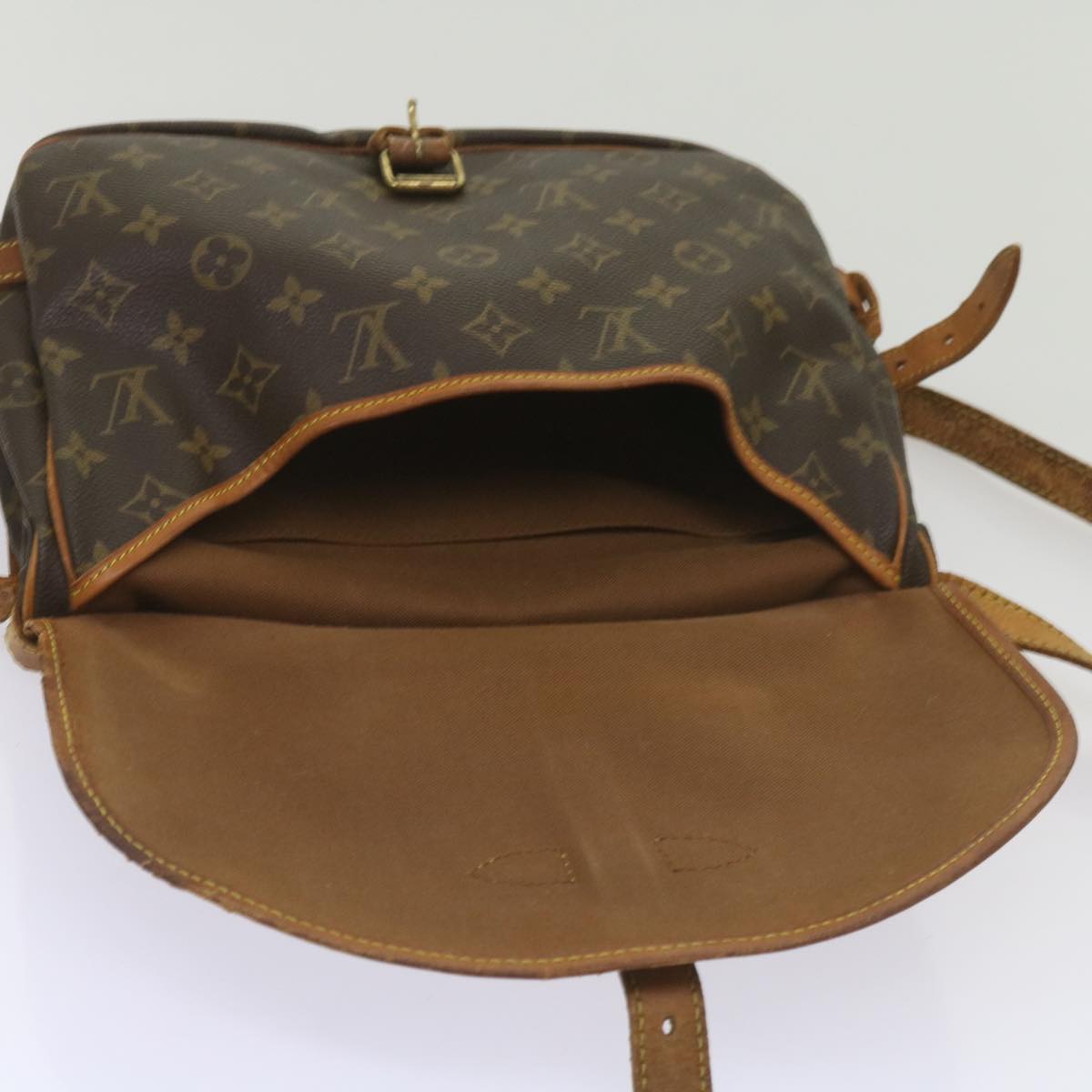 LOUIS VUITTON Monogram Saumur 30 Shoulder Bag M42256 LV Auth 67596