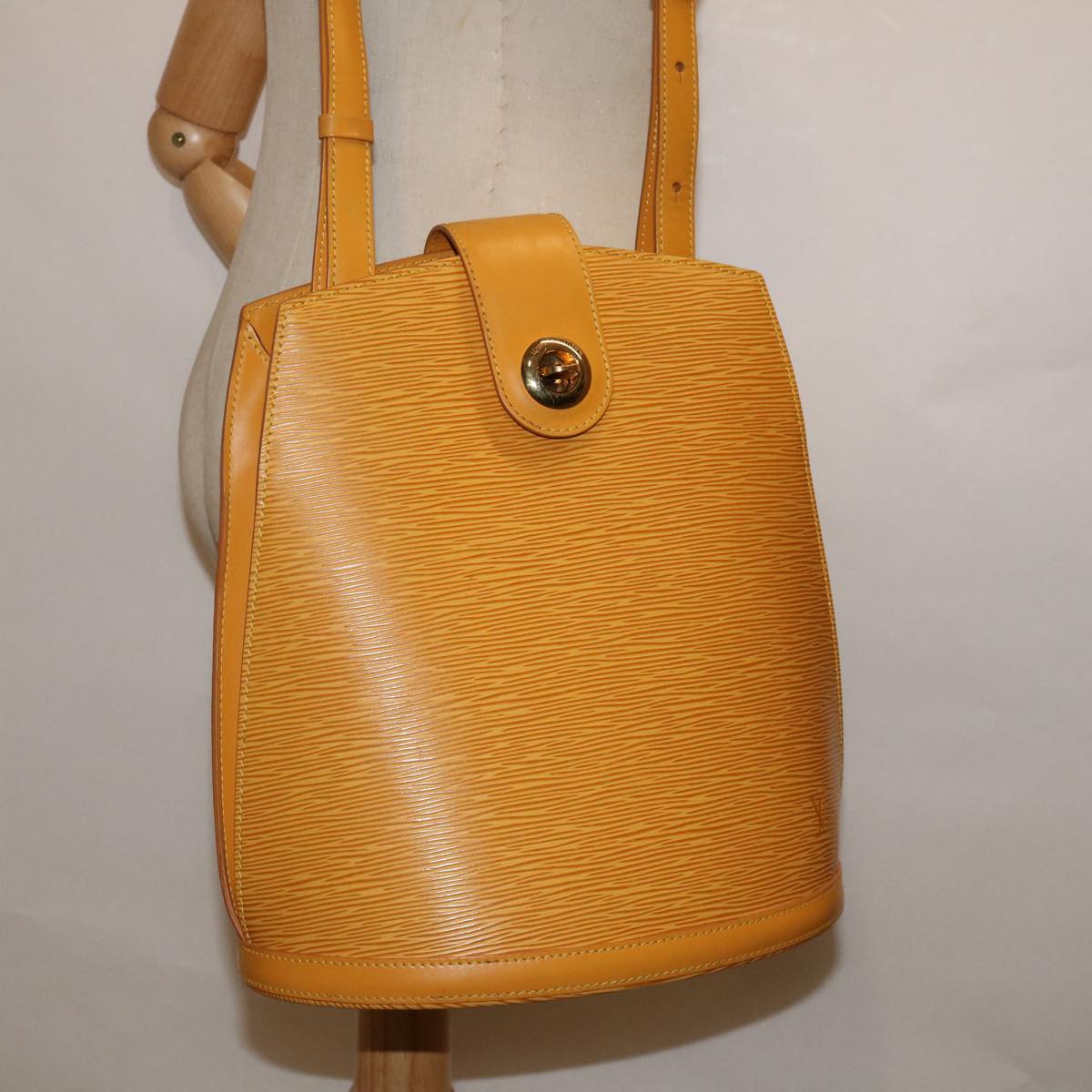 LOUIS VUITTON Epi Cluny Shoulder Bag Yellow M52259 LV Auth 67638