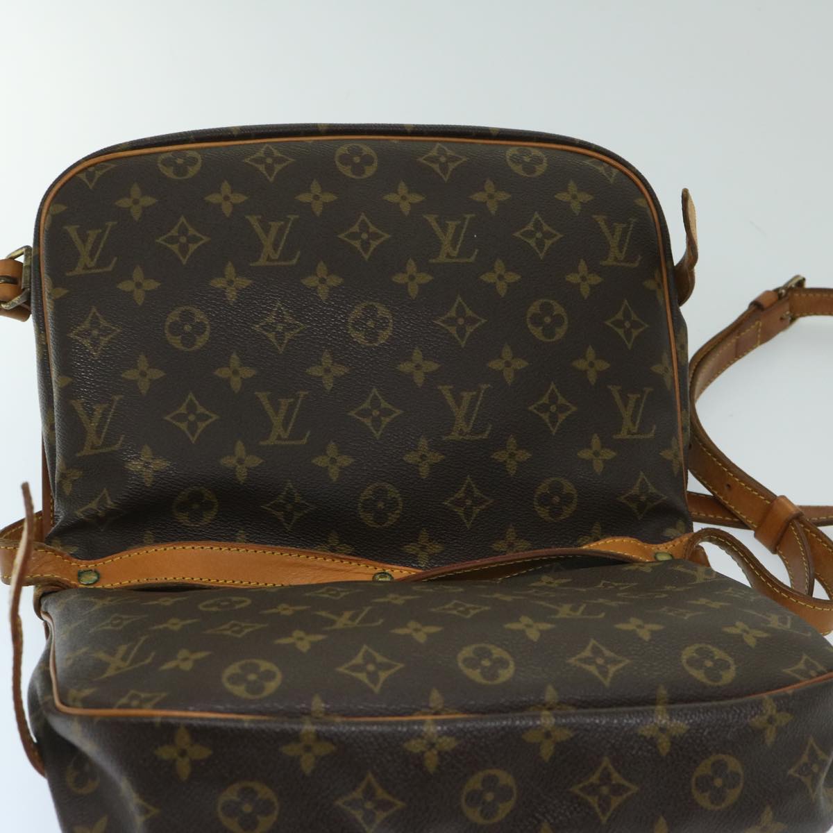 LOUIS VUITTON Monogram Saumur 30 Shoulder Bag M42256 LV Auth 67639