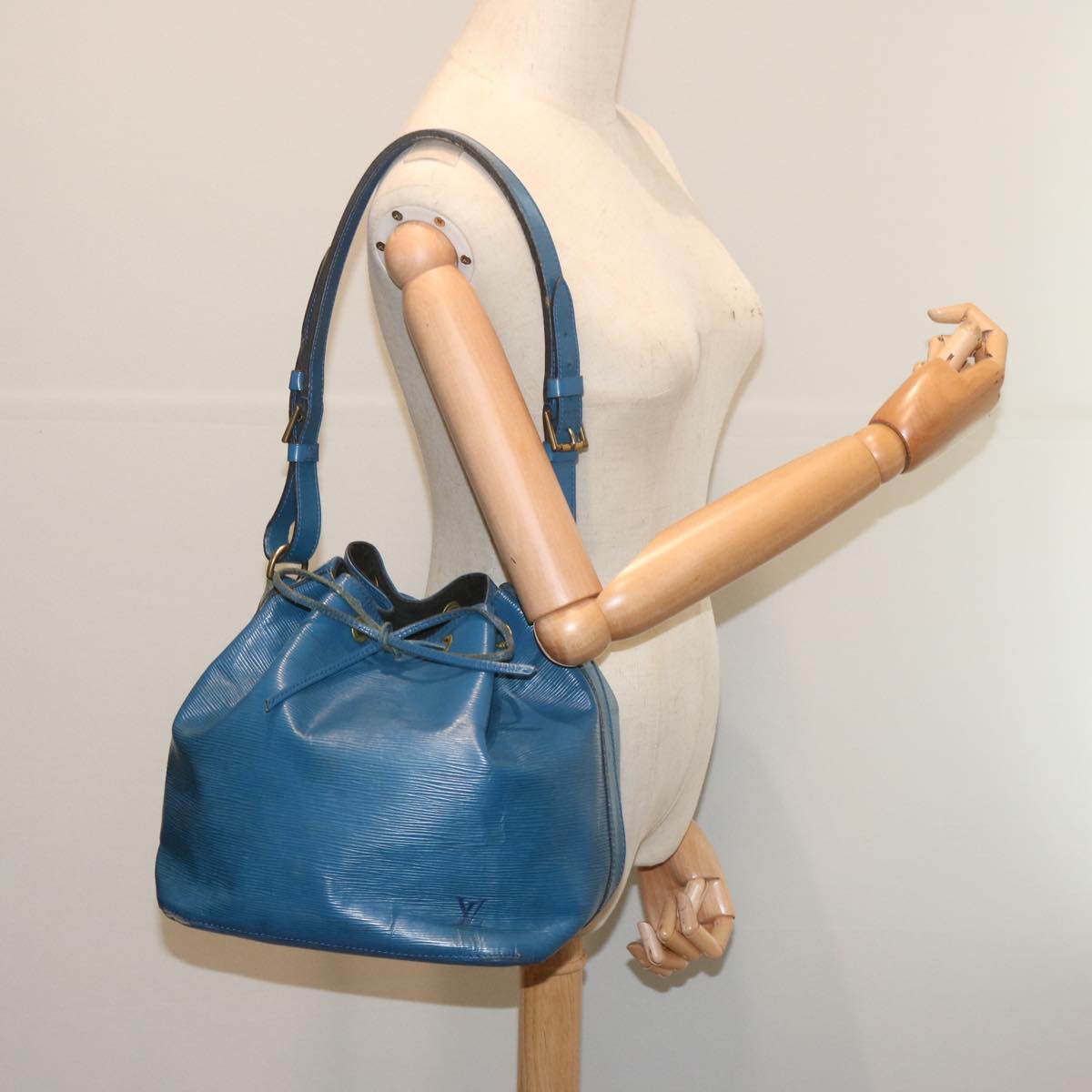 LOUIS VUITTON Epi Petit Noe Shoulder Bag Blue M44105 LV Auth 67695