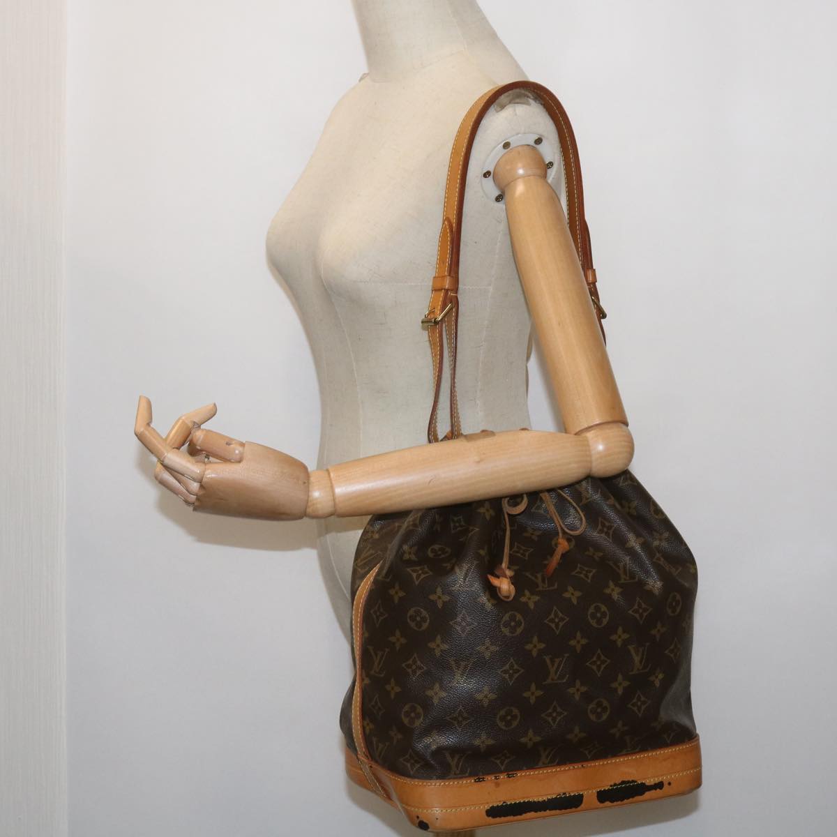 LOUIS VUITTON Monogram Noe Shoulder Bag M42224 LV Auth 67778