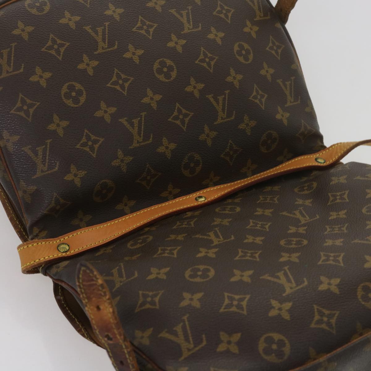 LOUIS VUITTON Monogram Saumur 30 Shoulder Bag M42256 LV Auth 67852