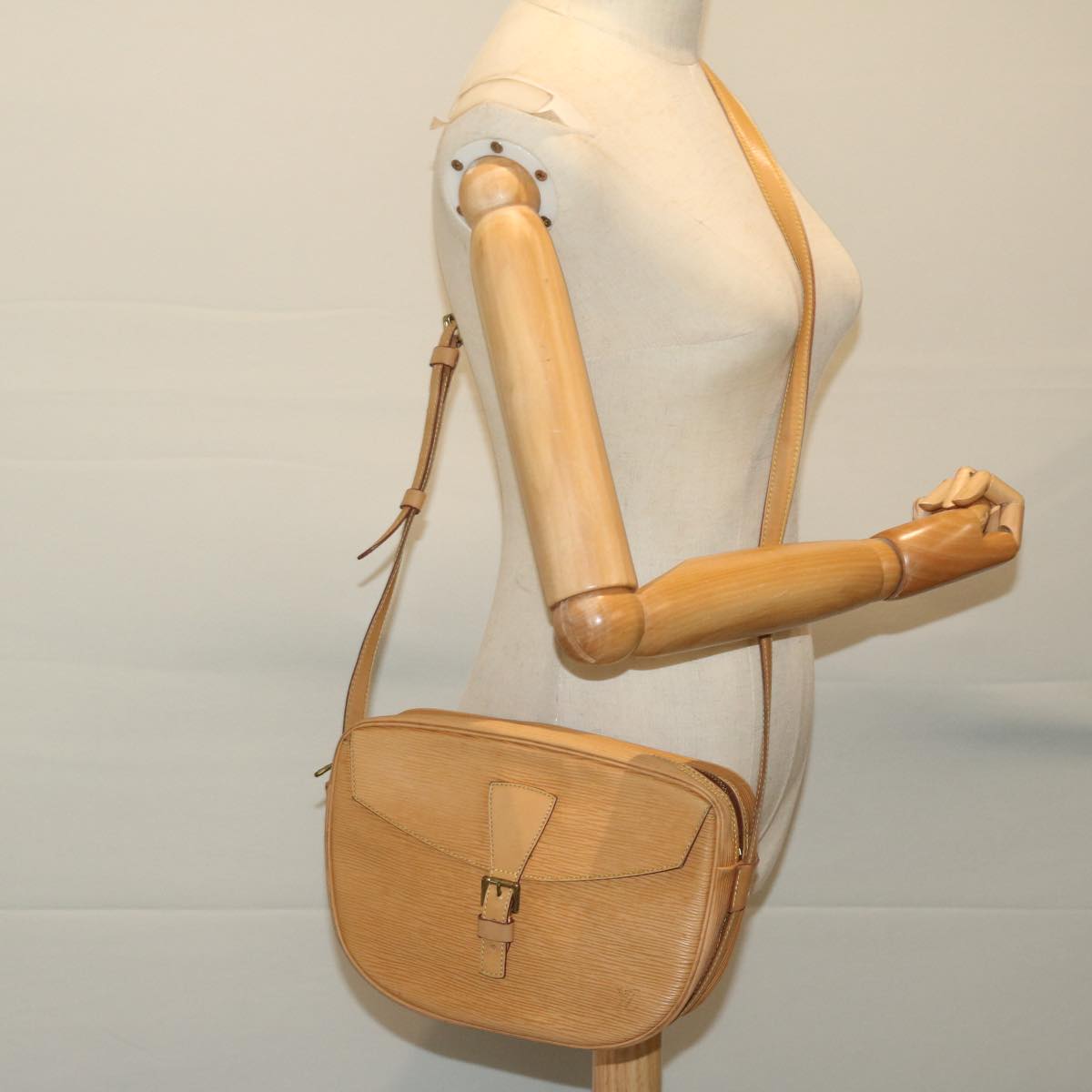 LOUIS VUITTON Epi Jeune Fille MM Shoulder Bag Beige M52156 LV Auth 67894