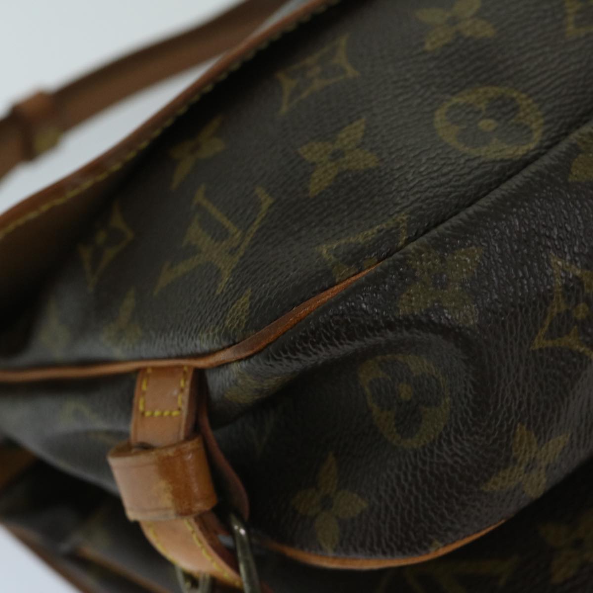 LOUIS VUITTON Monogram Saumur 30 Shoulder Bag M42256 LV Auth 67918