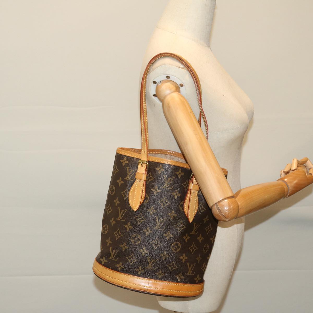 LOUIS VUITTON Monogram Bucket PM Shoulder Bag M42238 LV Auth 67935