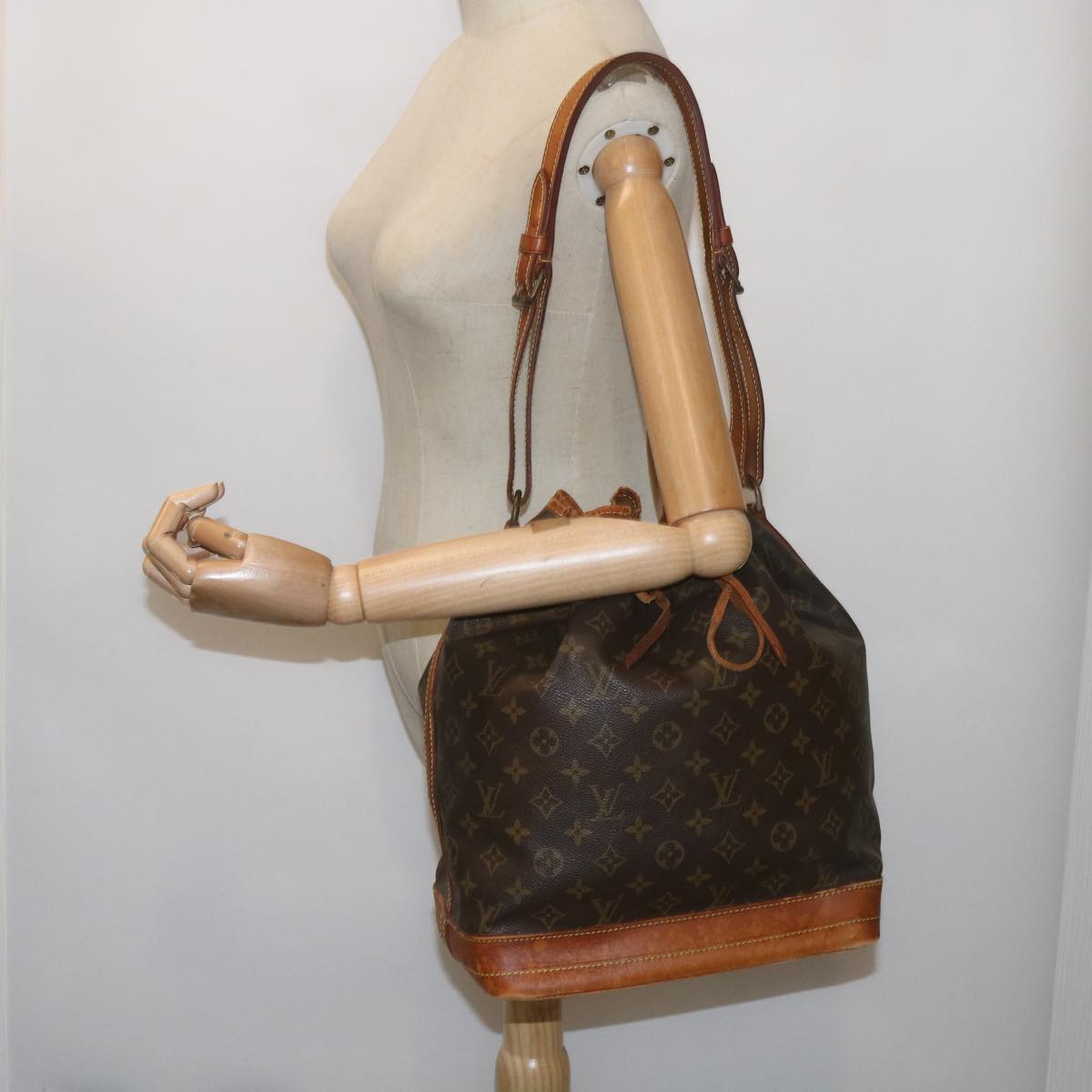 LOUIS VUITTON Monogram Noe Shoulder Bag M42224 LV Auth 67939