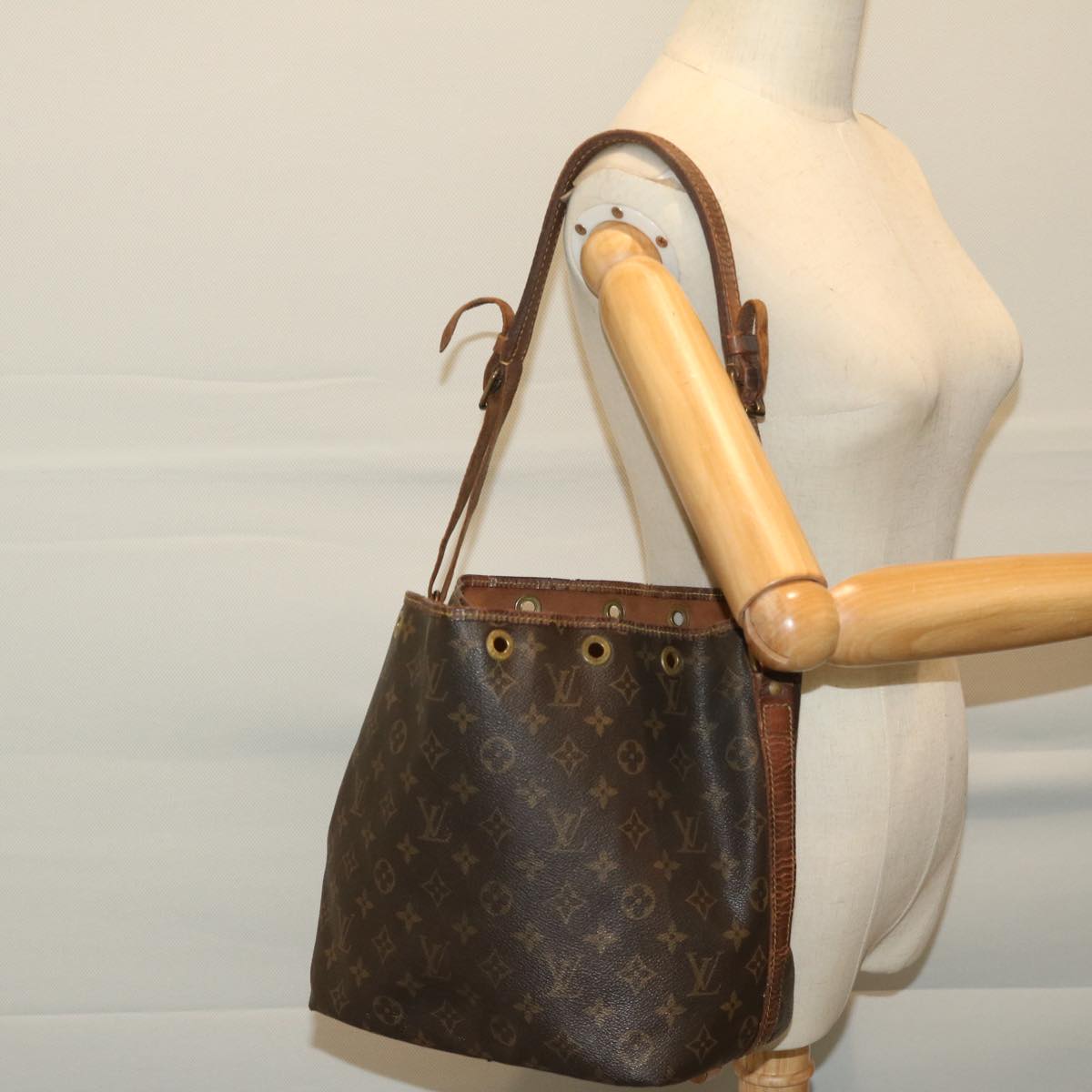 LOUIS VUITTON Monogram Petit Noe Shoulder Bag M42226 LV Auth 67940