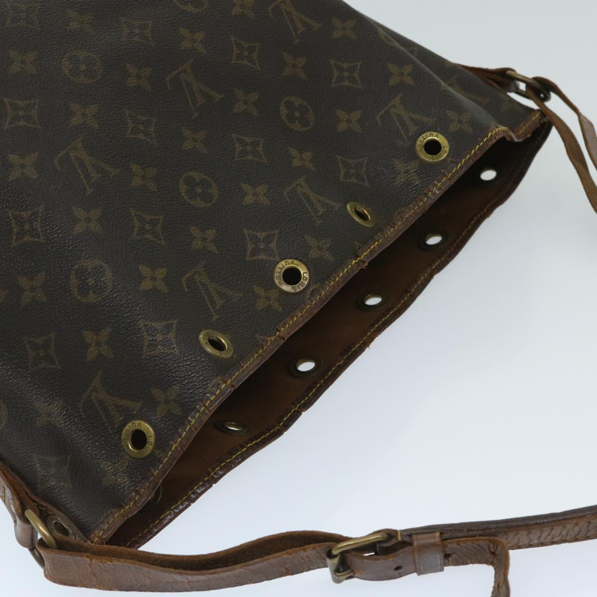 LOUIS VUITTON Monogram Petit Noe Shoulder Bag M42226 LV Auth 67940