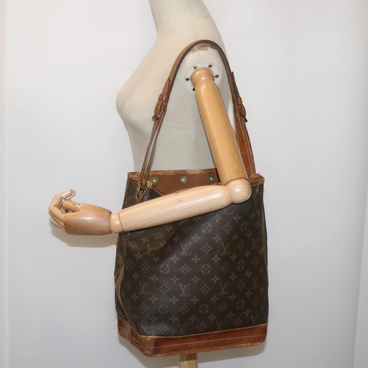 LOUIS VUITTON Monogram Noe Shoulder Bag M42224 LV Auth 67941