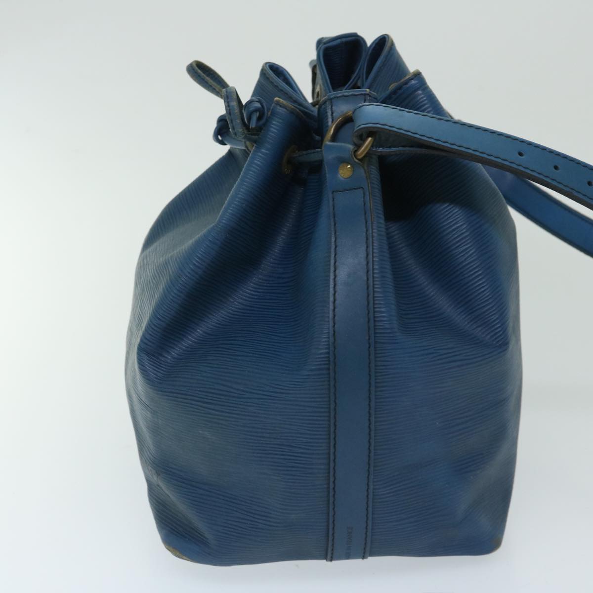 LOUIS VUITTON Epi Petit Noe Shoulder Bag Blue M44105 LV Auth 67965